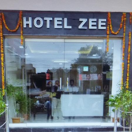 אגרה Hotel Zee מראה חיצוני תמונה