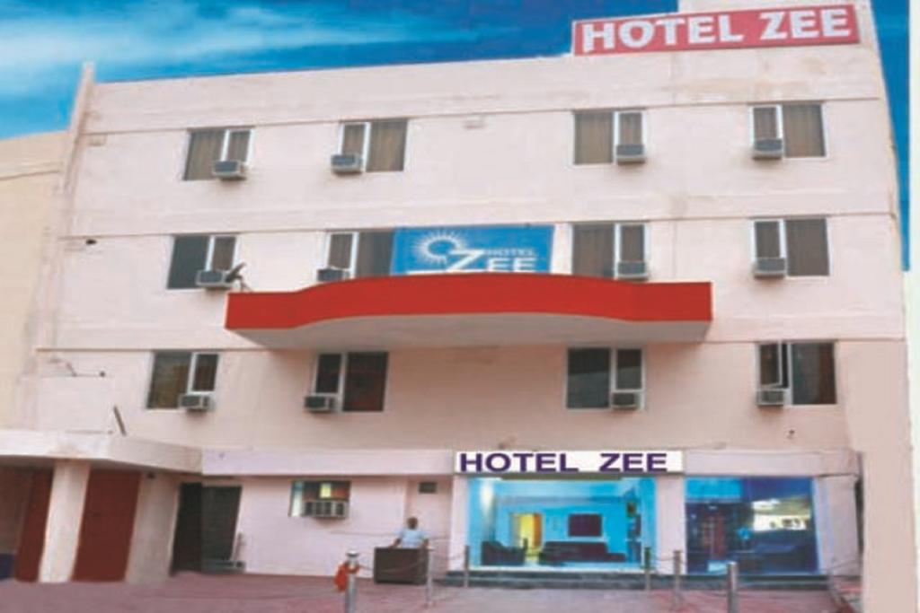 אגרה Hotel Zee מראה חיצוני תמונה