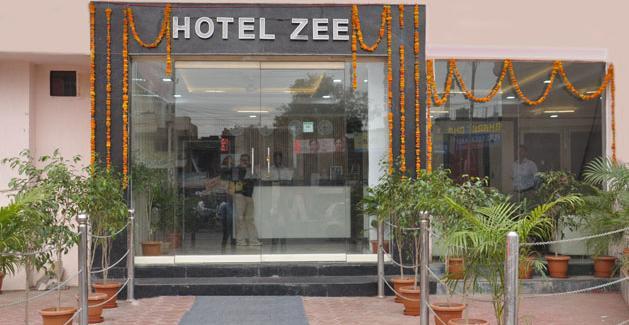 אגרה Hotel Zee מראה חיצוני תמונה