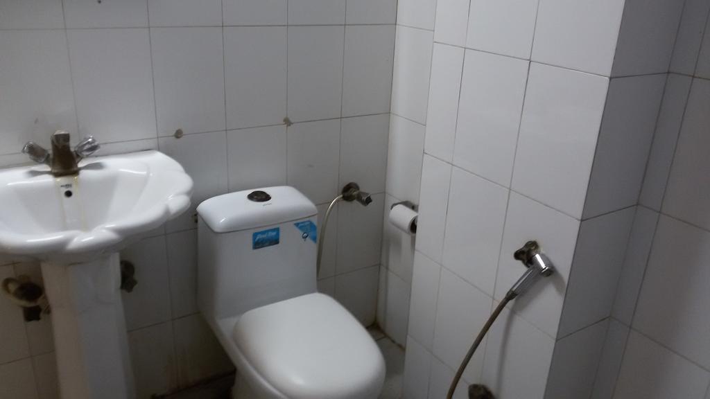 אגרה Hotel Zee מראה חיצוני תמונה