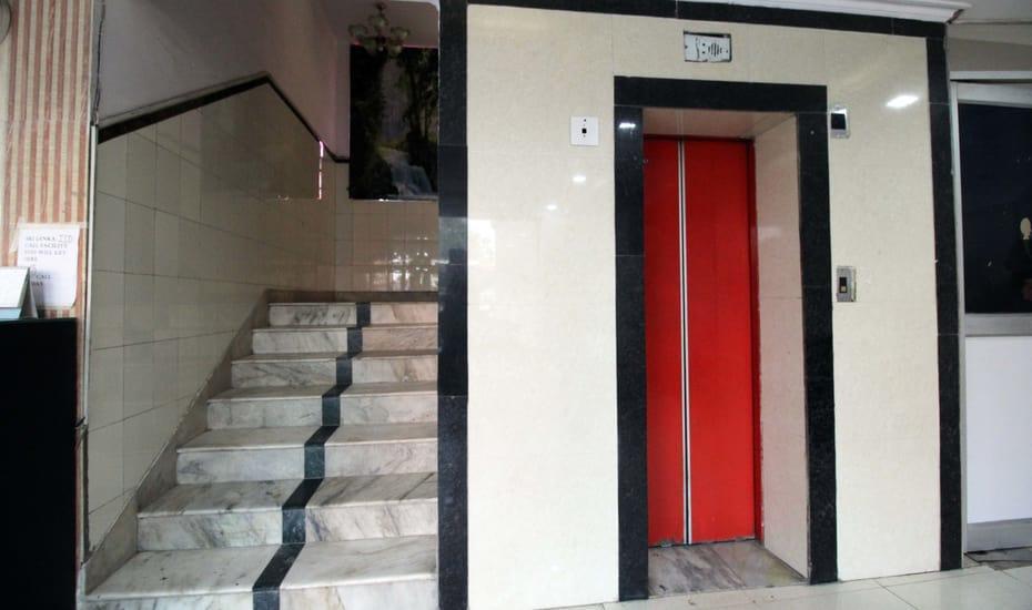 אגרה Hotel Zee מראה חיצוני תמונה