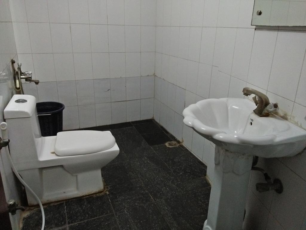אגרה Hotel Zee מראה חיצוני תמונה